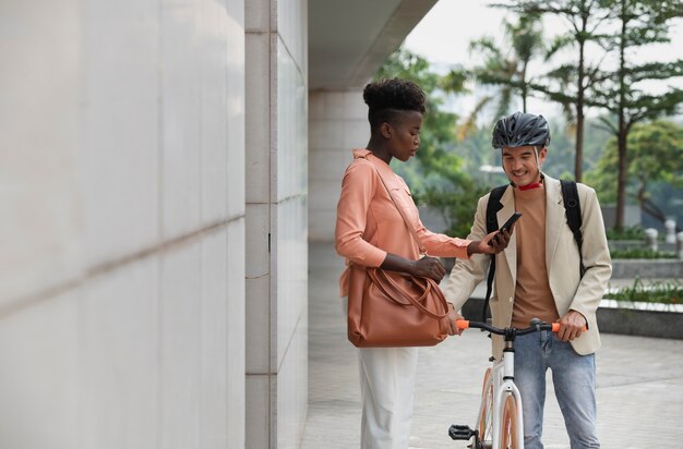 Free photo medium shot colleagues with bicycle