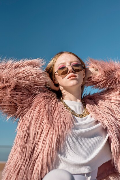 Medium shot cool woman posing outdoors