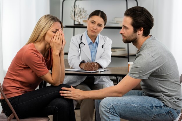 Medium shot couple at doctor's appointment