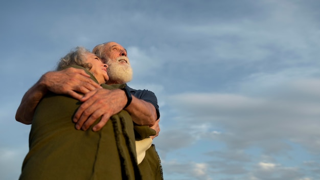 Free photo medium shot couple hugging