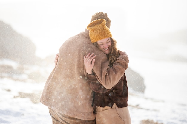 Free photo medium shot couple hugging