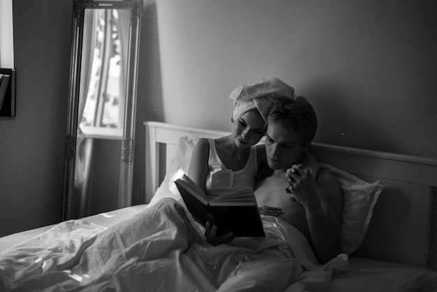 Medium shot couple reading together