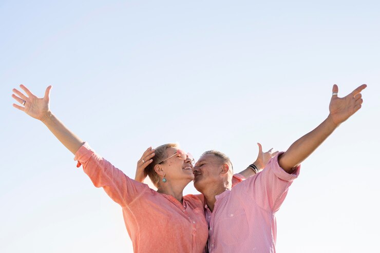 Free Photo medium shot couple romantic moment