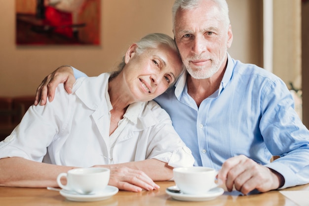 Medium shot couple serving tea at restaurant