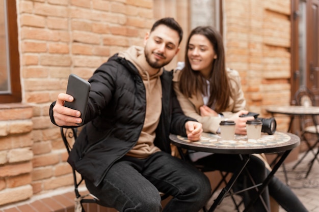 Free photo medium shot couple sitting at table