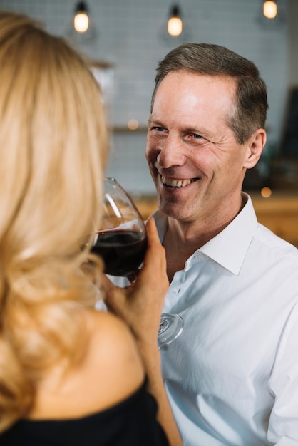 Free photo medium shot of couple together for romantic dinner