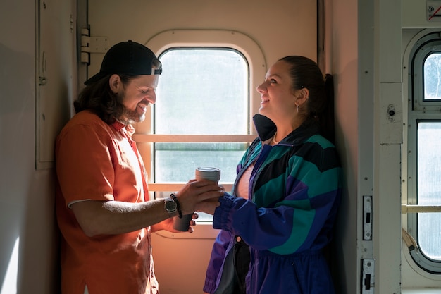 Free photo medium shot couple traveling together