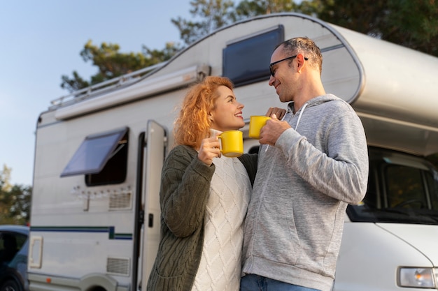 Medium shot couple with mugs