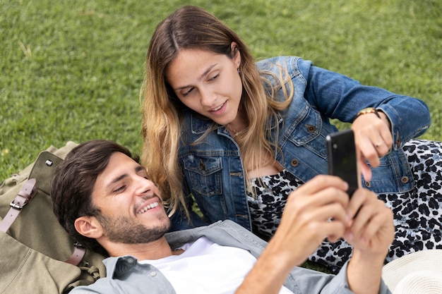 Medium shot couple with smartphone