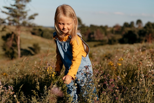 Free photo medium shot cute girl in nature