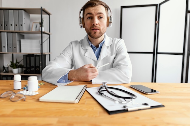 Free photo medium shot doctor holding pen