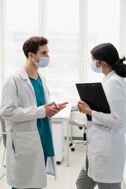 Medium shot doctors wearing face masks