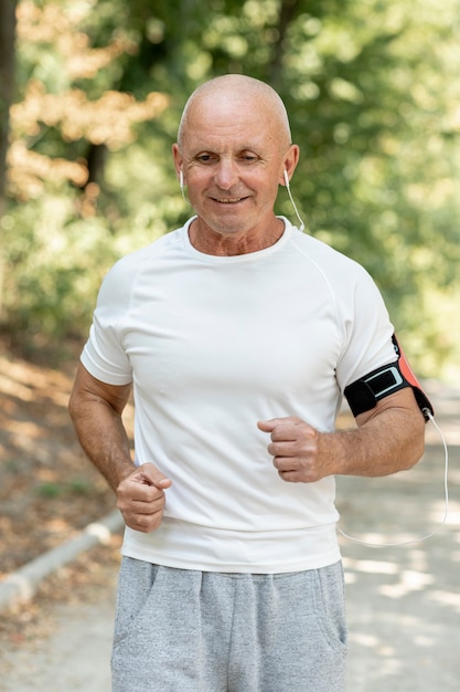 Free photo medium shot elder running listening to music