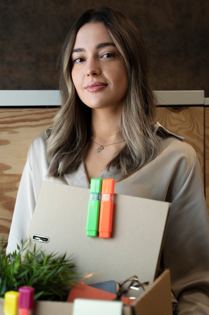 Free photo medium shot employee holding cardboard box