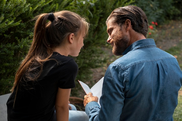 Free photo medium shot father and girl spending time together