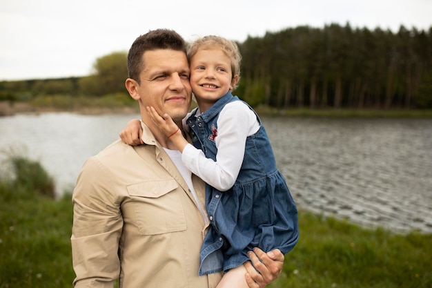 Free photo medium shot father holding kid