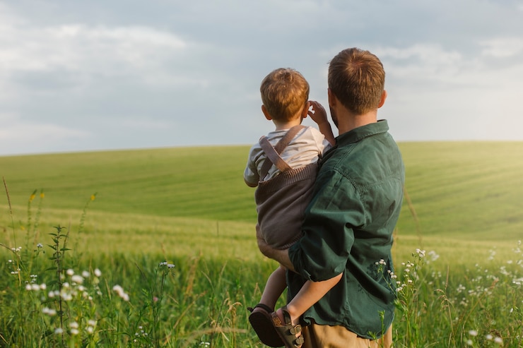 Free Photo medium shot father and kid living at countryside
