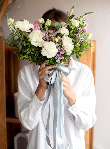 Medium shot florist with bouquet