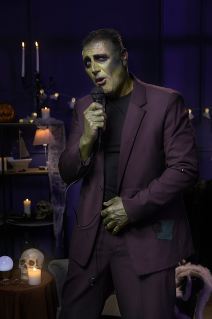 Free photo medium shot frankenstein singing indoors