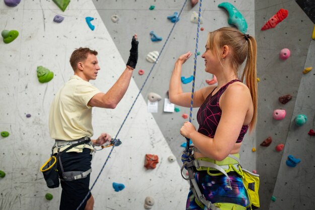 Free photo medium shot friends getting ready to climb wall