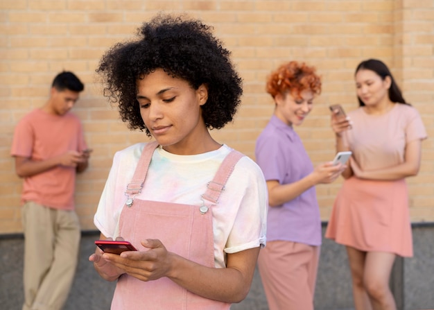 Mastering Phone Etiquette Navigating Social Norms and Common Etiquette Issues