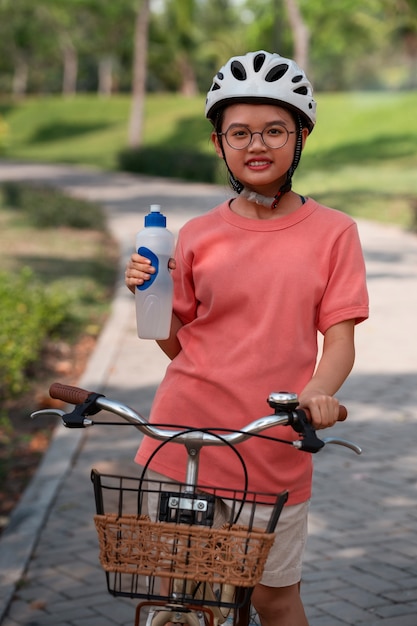 Free photo medium shot girl cycling outdoors