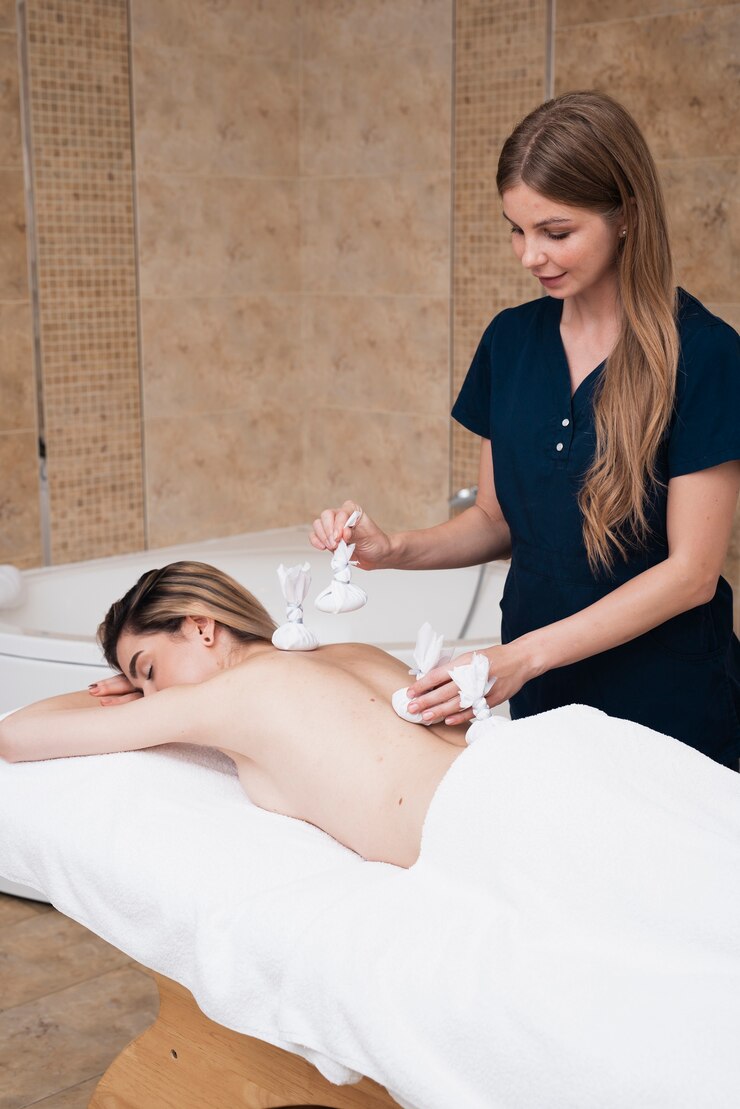 Free Photo medium shot girl getting a spa treatment