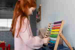 Free photo medium shot girl playing with wooden toy