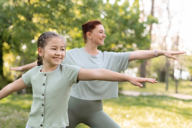 Free photo medium shot girl and woman exercising