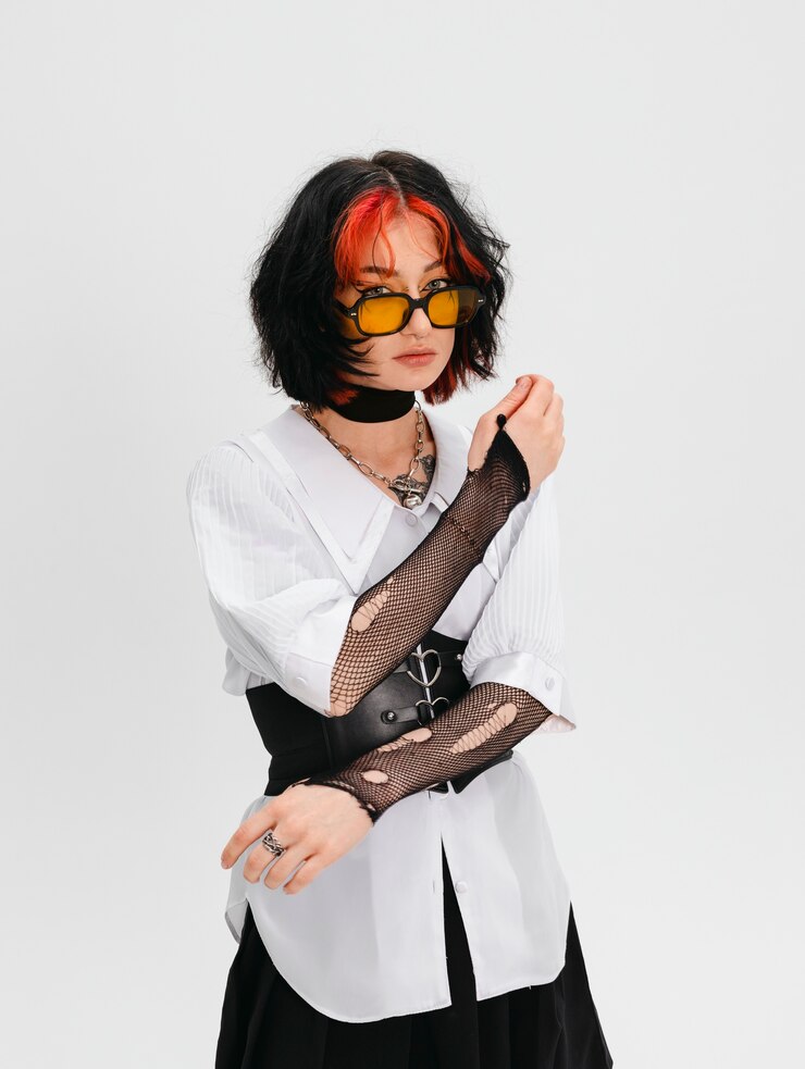 Free Photo medium shot goth teenager posing in studio