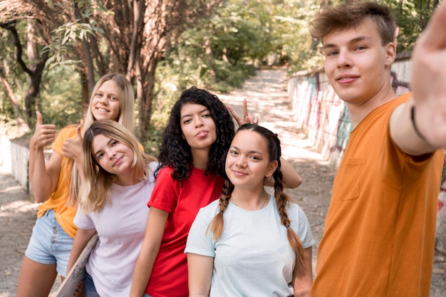 Medium shot group of friends taking selfie