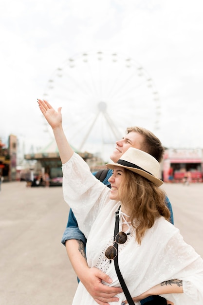 Free photo medium shot guy holding girlfriend