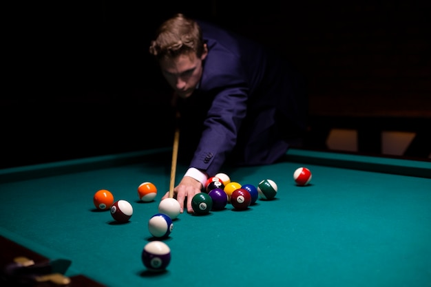 Medium shot guy in suit playing a game 
