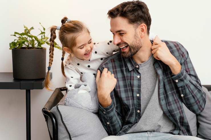 Free Photo medium shot happy father and kid