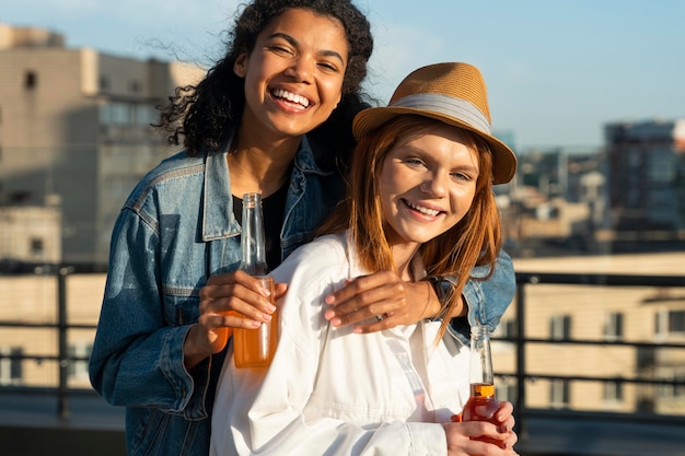 Free photo medium shot happy friends posing