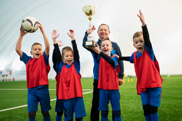 Medium shot happy kids with trophy