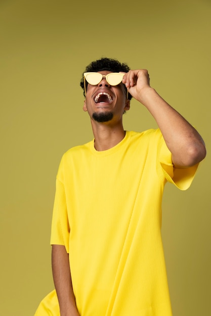 Free photo medium shot happy man holding glasses