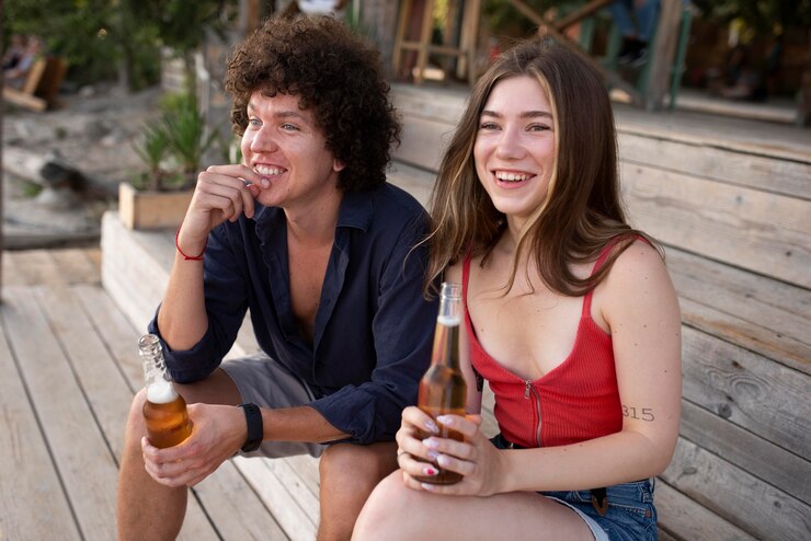 Free Photo medium shot happy people outdoors