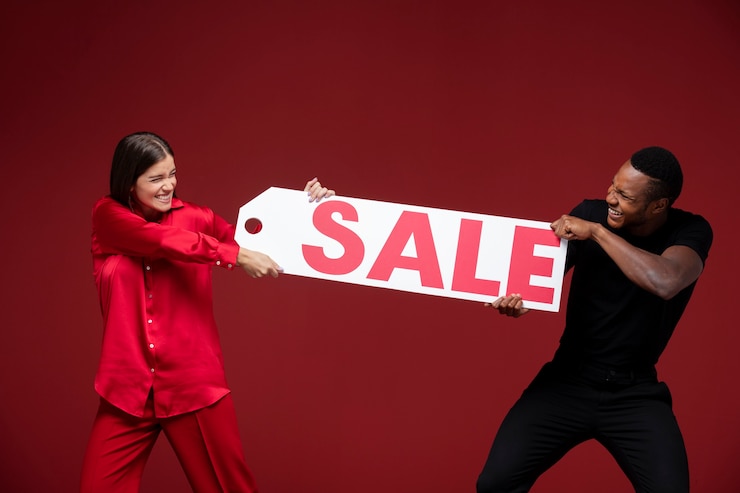 Free Photo medium shot happy people with sale tag