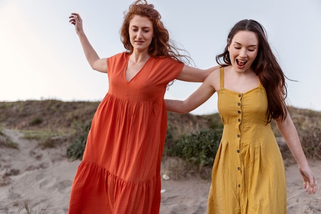 Free photo medium shot happy women enjoying nature