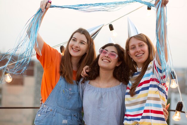 Medium shot happy women at party