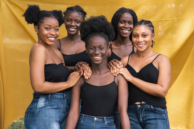 Free photo medium shot happy women posing together