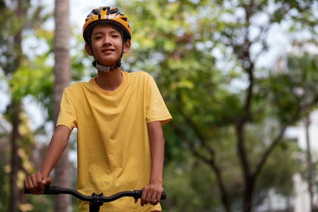 Free photo medium shot kid cycling outdoors