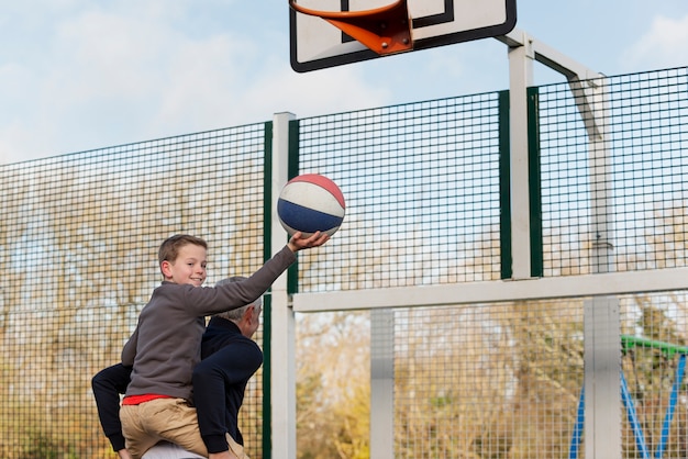 Free photo medium shot kid holding ball