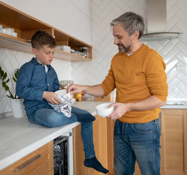 Medium shot kid and parent in kitchen