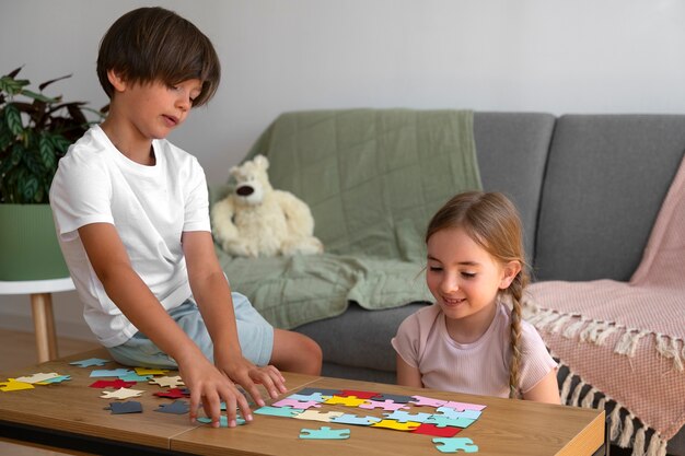 Medium shot kids making puzzle together