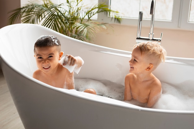 Free photo medium shot kids taking bath