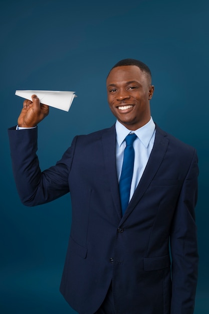 Free photo medium shot male flight attendant posing