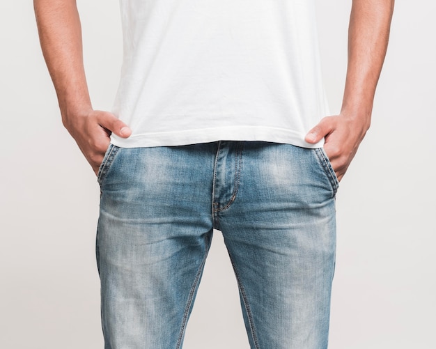 Free photo medium shot man in casual clothes