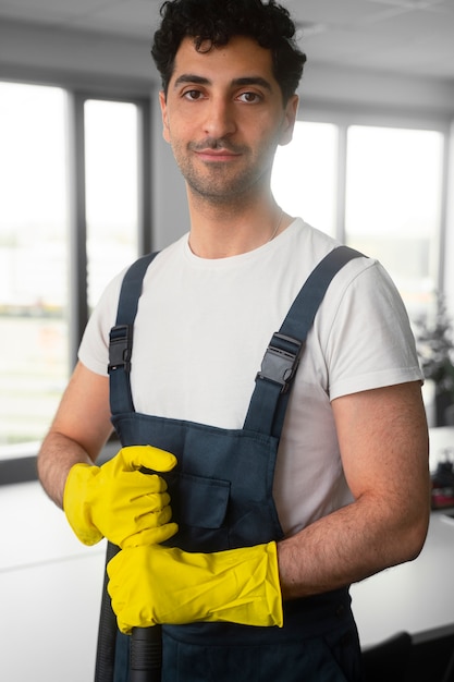 Free photo medium shot man cleaning indoors